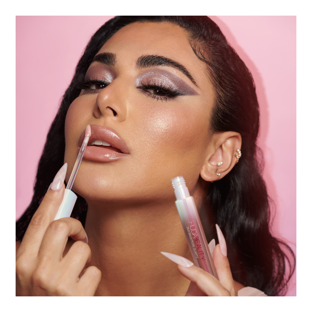 Huda Cosmetics Illuminating Lip Silk Balm - Rose Quartz – Bild 4